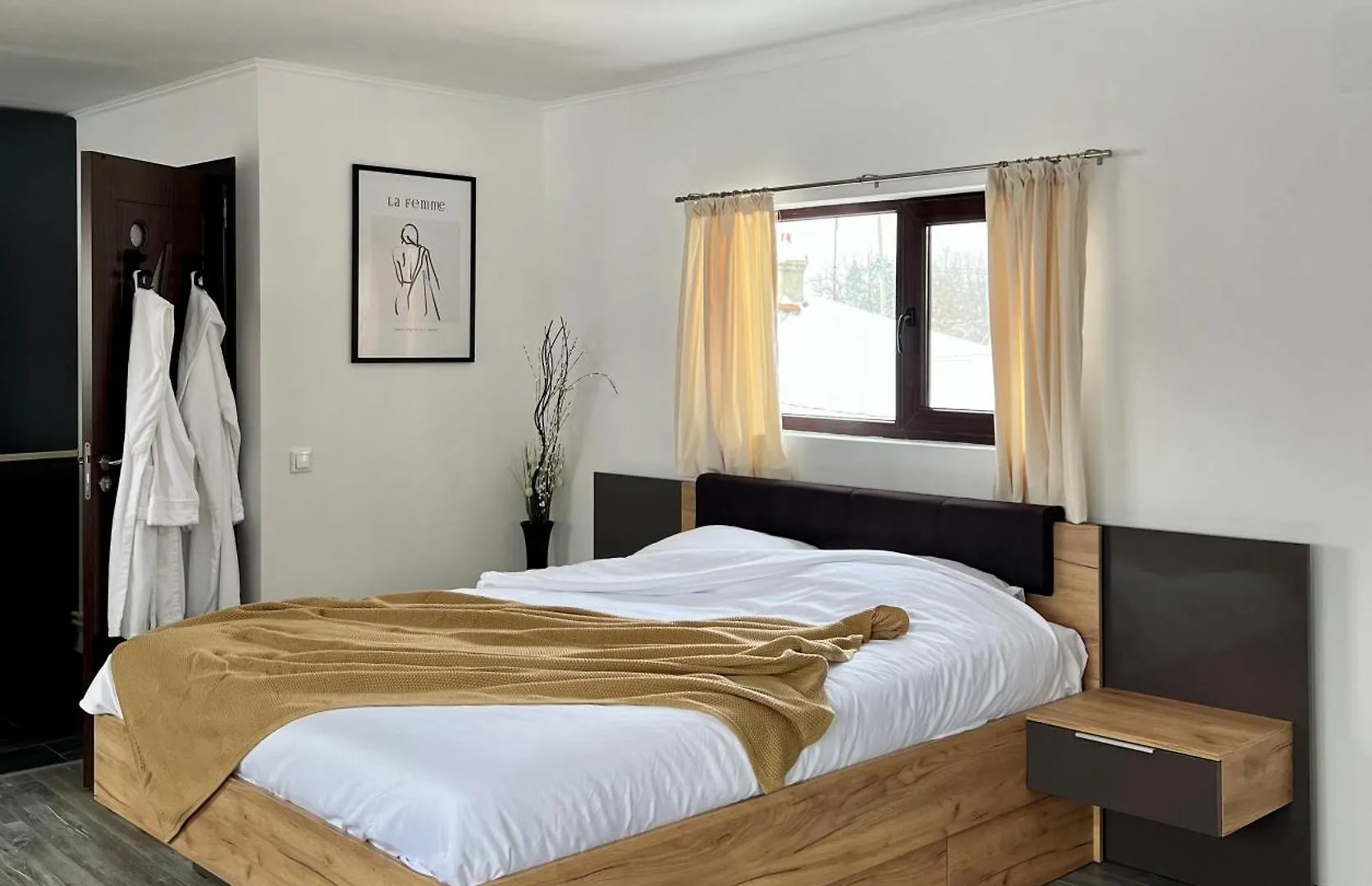 Warm'N Cozy, Modern Baneasa Studio Bucharest Apartment